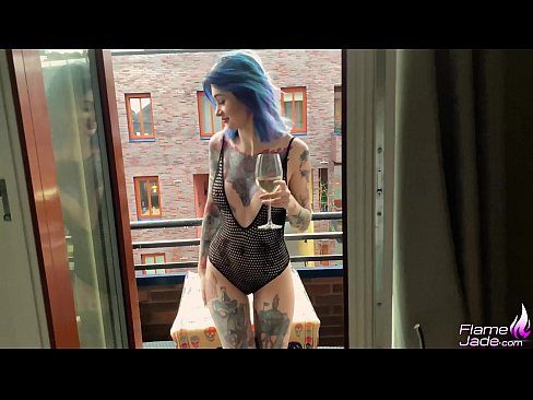 ❤️ Geweldige meisie suig met 'n gulp en fokken passievol onder die oop lug ❤❌ Seksvideo by ons ❌️❤